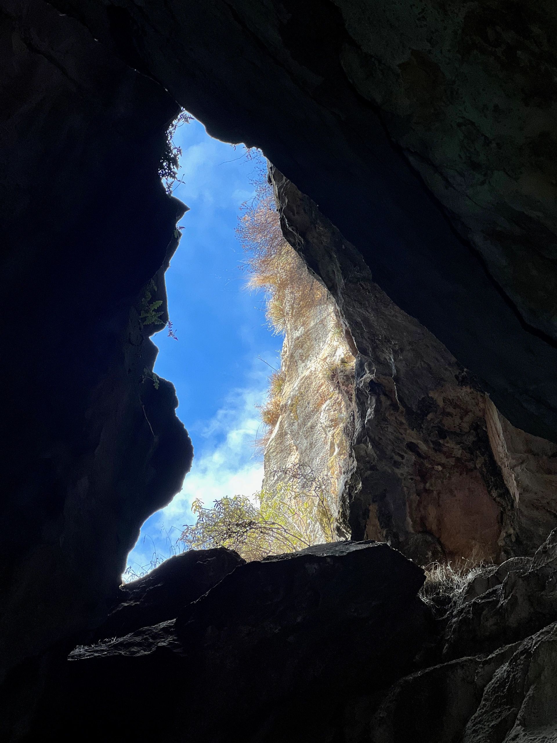 Luz natural en la cueva del entorno de Mayaccta