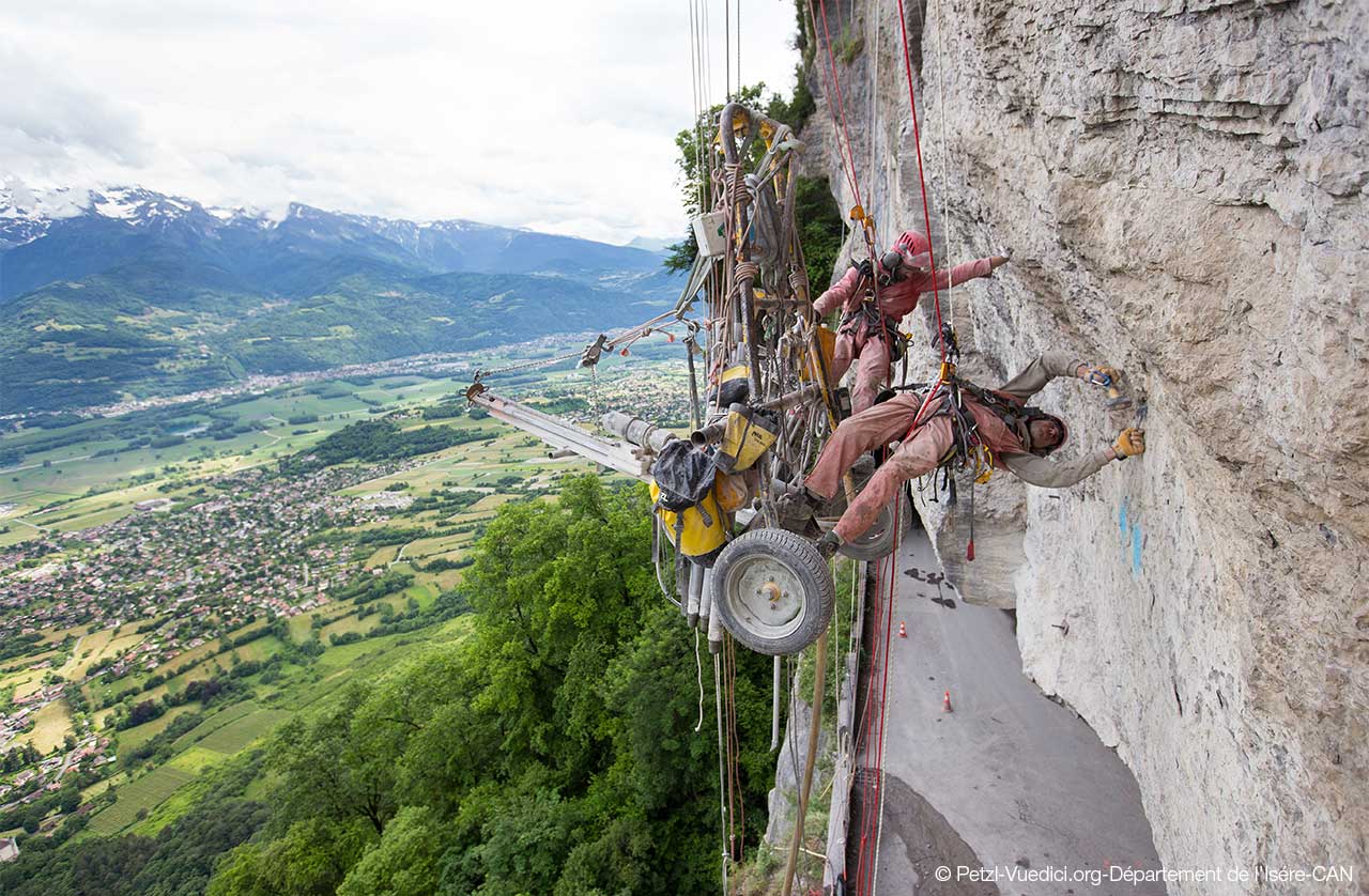 Trabajo en talud, fotografía Petzl